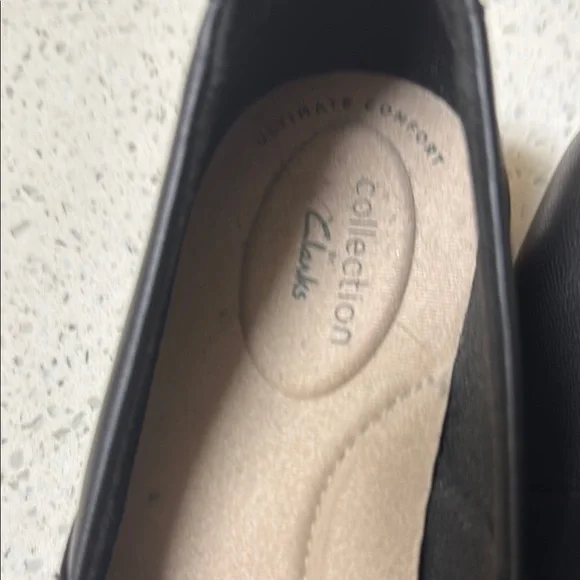 Clarks Black Flats Minimalist Slip-On Loafers - Picture 2 of 6